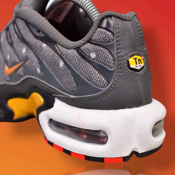 nike air max plus se mens size 7.5 iron grey-metallic gold-black dm7570-002 main image 9